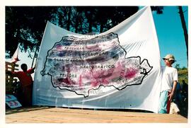 Inauguração do Monumento em homenagem a Antônio Tavares Pereira (Curitiba-PR, 01 mai. 2001) [fotografia] / Fotógrafo(a) : Douglas Mansur. -- Ref.: BR-SPMST_MST-SN-CIN_AMP_001025-007967-ELF.