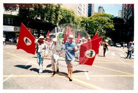 Mobilização para Marcha das Mulheres do acampamento "Terra sem males" do MST na Praça da Sé (São Paulo-SP, 08 mar. 2002) [fotografia] / Fotógrafo(a) : Arquivo MST. -- Ref.: BR-SPMST_MST-SN-CIN_AMP_000399-002263-AMT.