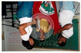Semana Nacional de Cultura Brasileira e Reforma Agrária (Rio de Janeiro-RJ, 18 mar. 2002) [fotografia] / Fotógrafo(a) : Luciney Martins. -- Ref.: BR-SPMST_MST-SN-CIN_AMP_001823-013750-NDT.