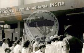 Manifestações no INCRA (Campo Grande-MS, jul. 1991) [fotografia] / Fotógrafo(a) : Daniel Rocha. -- Ref.: BR-SPMST_MST-SN-CIN_AMP_000616-003486-AMT.