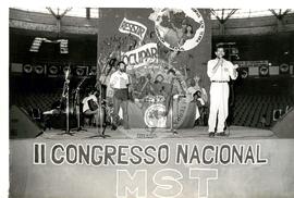 Congresso Nacional do MST, 2o (Distrito Federal (Brasil), 08 mai. 1990) [fotografia] / Fotógrafo(a) : Douglas Mansur ; Carlos Carvalho. -- Ref.: BR-SPMST_MST-SN-CIN_AMP_000703-004239-CGR.