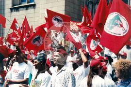 Mobilização (São Paulo-SP, 17 abr. 1988) [fotografia] / Fotógrafo(a) : Douglas Mansur. -- Ref.: BR-SPMST_MST-SN-CIN_AMP_000372-001795-AMT.