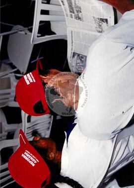 Chegada da Marcha Popular à Brasília (Brasília-DF, 07 out. 1999) [fotografia] / Fotógrafo(a) : Douglas Mansur. -- Ref.: BR-SPMST_MST-SN-CIN_AMP_001395-010941-MAC.