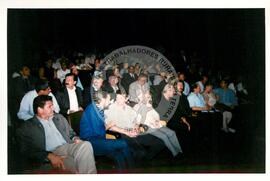 Tribunal Internacional dos Crimes do Latifúndio e da Política Governamental de Violação dos Direitos Humanos (Curitiba-PR, 02 mai. 2001) [fotografia] / Fotógrafo(a) : Douglas Mansur. -- Ref.: BR-SPMST_MST-SN-CIN_AMP_000135-001023-ACS.