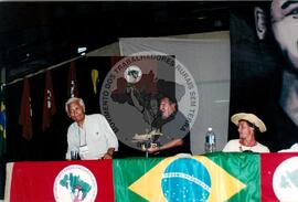 Encontro de Jovens do MST, na Ucicamp, 3o (Campinas-SP, 14 fev. 2001) [fotografia] / Fotógrafo(a) : Michelle Cafaldo. -- Ref.: BR-SPMST_MST-SN-CIN_AMP_000909-007067-ENJ.