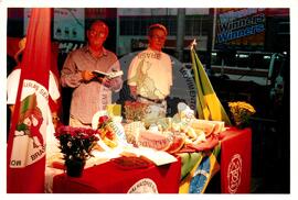 Mobilização para Marcha das Mulheres do acampamento "Terra sem males" do MST na Praça da Sé (São Paulo-SP, 08 mar. 2002) [fotografia] / Fotógrafo(a) : Arquivo MST. -- Ref.: BR-SPMST_MST-SN-CIN_AMP_000399-002266-AMT.