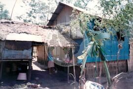 Viagem de Joelson, Ênio e João Pedro (Ásia, 1996) [fotografia] / Fotógrafo(a) : [sem autoria]. -- Ref.: BR-SPMST_MST-SN-CIN_AMP_001138-009510-RIT.