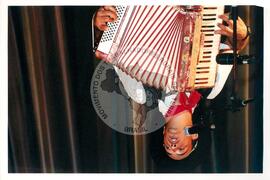 Semana Nacional de Cultura Brasileira e Reforma Agrária (Rio de Janeiro-RJ, 18 mar. 2002) [fotografia] / Fotógrafo(a) : Luciney Martins. -- Ref.: BR-SPMST_MST-SN-CIN_AMP_001823-013808-NDT.