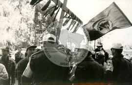 Vigília contra o Massacre de Columbiara (Rio Grande do Sul, ago. 1995) [fotografia] / Fotógrafo(a) : [sem autoria]. -- Ref.: BR-SPMST_MST-SN-CIN_AMP_000469-002735-AMT.