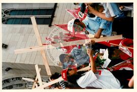 Mobilização (São Paulo-SP, 17 abr. 1988) [fotografia] / Fotógrafo(a) : Douglas Mansur. -- Ref.: BR-SPMST_MST-SN-CIN_AMP_000373-001865-AMT.