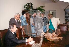 Encontro de Diolinda com personalidades no presídio Carandiru (São Paulo-SP, nov. 1995) [fotografia] / Fotógrafo(a) : [sem autoria] ; Renata Jubram. -- Ref.: BR-SPMST_MST-SN-CIN_AMP_000670-003788-ARV.