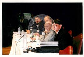 Tribunal Internacional dos Crimes do Latifúndio e da Política Governamental de Violação dos Direitos Humanos (Curitiba-PR, 02 mai. 2001) [fotografia] / Fotógrafo(a) : Douglas Mansur. -- Ref.: BR-SPMST_MST-SN-CIN_AMP_000134-000969-ACS.