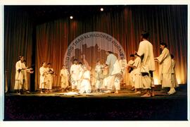 Teatro "Morte e Vida Severina" (São Paulo (Estado), 03 ago. 1996) [fotografia] / Fotógrafo(a) : Douglas Mansur ; Arquivo MST. -- Ref.: BR-SPMST_MST-SN-CIN_AMP_000811-005339-CUL.