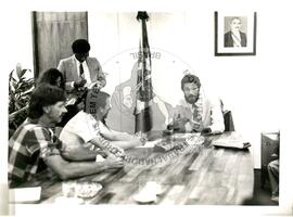 Audiência com o Ministro Dante Oliveira (Brasília-DF, 17 jun. 1986) [fotografia] / Fotógrafo(a) : Edson G. Silva ; Valéria Costa ; Leandro Abreu. -- Ref.: BR-SPMST_MST-SN-CIN_AMP_000619-003496-ARV.