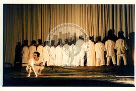Teatro "Morte e Vida Severina" (São Paulo (Estado), 03 ago. 1996) [fotografia] / Fotógrafo(a) : Douglas Mansur ; Arquivo MST. -- Ref.: BR-SPMST_MST-SN-CIN_AMP_000811-005344-CUL.