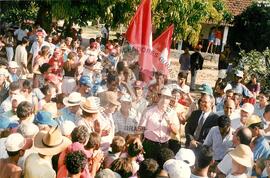 Ato público em frente ao Palácio das Esmeraldas (Goiânia-GO, 10 abr.) [fotografia] / Fotógrafo(a) : Christiane Campos. -- Ref.: BR-SPMST_MST-SN-CIN_AMP_000597-003426-AMT.