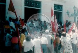 Ato em prol da reforma agrária e contra a violência no campo (Alagoas, 05 dez. 1995) [fotografia] / Fotógrafo(a) : Arquivo MST. -- Ref.: BR-SPMST_MST-SN-CIN_AMP_000496-002872-AMT.