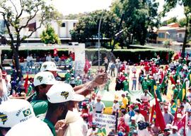 Chegada da Marcha Popular à Brasília (Brasília-DF, 07 out. 1999) [fotografia] / Fotógrafo(a) : Douglas Mansur. -- Ref.: BR-SPMST_MST-SN-CIN_AMP_001396-010989-MAC.