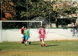 Partida de futebol entre o time do MST e do Chico Buarque (Rio de Janeiro (Estado), mar. 2000) [fotografia] / Fotógrafo(a) : Maysa Mendonça. -- Ref.: BR-SPMST_MST-SN-CIN_AMP_000805-005192-CUL.