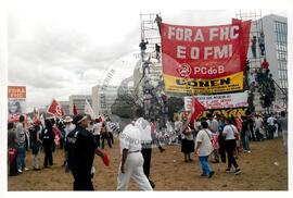Marcha dos Cem Mil (Distrito Federal (Brasil), [sem data]) [fotografia] / Fotógrafo(a) : Luciney Martins. -- Ref.: BR-SPMST_MST-SN-CIN_AMP_001401-011242-MAC.