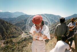Viagem de Joelson, Ênio e João Pedro (Ásia, 1996) [fotografia] / Fotógrafo(a) : [sem autoria]. -- Ref.: BR-SPMST_MST-SN-CIN_AMP_001138-009517-RIT.