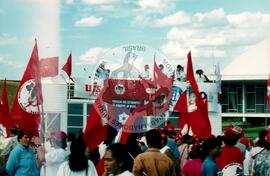 Congresso Nacional do MST, 3o (Distrito Federal (Brasil), 25 jul. 1995) [fotografia] / Fotógrafo(a) : Douglas Mansur ; Débora Lerrer. -- Ref.: BR-SPMST_MST-SN-CIN_AMP_000708-004400-CGR.