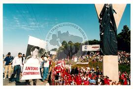Inauguração do Monumento em homenagem a Antônio Tavares Pereira (Curitiba-PR, 01 mai. 2001) [fotografia] / Fotógrafo(a) : Douglas Mansur. -- Ref.: BR-SPMST_MST-SN-CIN_AMP_001025-007974-ELF.