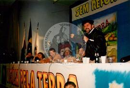 Vigília pela Reforma Agrária no Sindicato dos Metalúrgicos (São Bernardo do Campo-SP, 25 abr. 1992) [fotografia] / Fotógrafo(a) : Arquivo MST. -- Ref.: BR-SPMST_MST-SN-CIN_AMP_000382-002006-AMT.