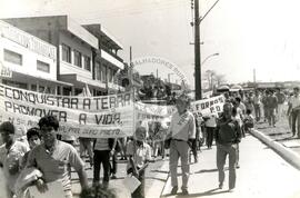 Manifestação Dia do Lavrador (Ouro Preto D'Oeste-RO, 25 jul. 1988) [fotografia] / Fotógrafo(a) : [sem autoria]. -- Ref.: BR-SPMST_MST-SN-CIN_AMP_000441-002564-AMT.