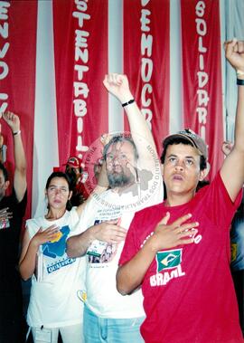 Chegada da Marcha Popular à Brasília (Brasília-DF, 07 out. 1999) [fotografia] / Fotógrafo(a) : Douglas Mansur. -- Ref.: BR-SPMST_MST-SN-CIN_AMP_001395-010940-MAC.