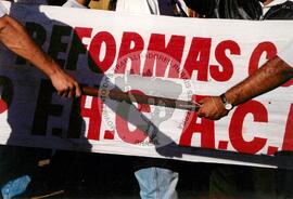 Congresso Nacional do MST, 3o (Distrito Federal (Brasil), 25 jul. 1995) [fotografia] / Fotógrafo(a) : Douglas Mansur ; Débora Lerrer. -- Ref.: BR-SPMST_MST-SN-CIN_AMP_000708-004411-CGR.