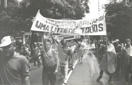 Mobilização do MST no Ministério do Trabalho (Rio Grande do Sul, [sem data]) [fotografia] / Fotógrafo(a) : Débora Lerrer. -- Ref.: BR-SPMST_MST-SN-CIN_AMP_000475-002773-AMT.