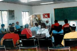 Delegação do MST em Cuba - 40º Aniversário da ANAP (Cuba, 15 mai. 1999) [fotografia] / Fotógrafo(a) : Nilton Viana. -- Ref.: BR-SPMST_MST-SN-CIN_AMP_001042-008351-RIT.