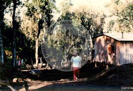 Assentamento "25 de Maio" do MST (Ponte Serrada-SC, fev. 1988) [fotografia] / Fotógrafo(a) : Arquivo MST. -- Ref.: BR-SPMST_MST-SN-CIN_AMP_000191-001371-ASS.
