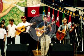 Encontro de Jovens do MST, na Ucicamp, 3o (Campinas-SP, 14 fev. 2001) [fotografia] / Fotógrafo(a) : Paulo Augusto. -- Ref.: BR-SPMST_MST-SN-CIN_AMP_000903-006767-ENJ.
