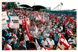 Inauguração do Monumento em homenagem a Antônio Tavares Pereira (Curitiba-PR, 01 mai. 2001) [fotografia] / Fotógrafo(a) : Douglas Mansur. -- Ref.: BR-SPMST_MST-SN-CIN_AMP_001027-008088-ELF.