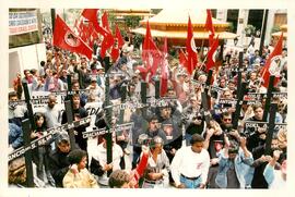 Ato público na Avenida Paulista (São Paulo-SP, 04 out. 1996) [fotografia] / Fotógrafo(a) : Douglas Mansur. -- Ref.: BR-SPMST_MST-SN-CIN_AMP_000390-002143-AMT.