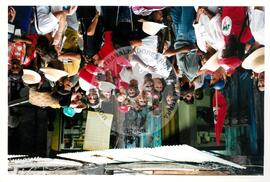 Semana Nacional de Cultura Brasileira e Reforma Agrária (Rio de Janeiro-RJ, 18 mar. 2002) [fotografia] / Fotógrafo(a) : Luciney Martins. -- Ref.: BR-SPMST_MST-SN-CIN_AMP_001823-013688-NDT.