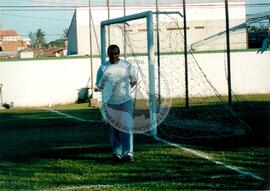 Partida de futebol entre o time do MST e do Chico Buarque (Rio de Janeiro (Estado), mar. 2000) [fotografia] / Fotógrafo(a) : Maysa Mendonça. -- Ref.: BR-SPMST_MST-SN-CIN_AMP_000805-005219-CUL.