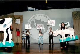 Encontro de Jovens do MST, na Ucicamp, 3o (Campinas-SP, 14 fev. 2001) [fotografia] / Fotógrafo(a) : Marcelo Cafaldo. -- Ref.: BR-SPMST_MST-SN-CIN_AMP_000904-006799-ENJ.