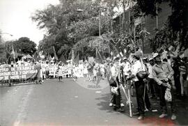 de Maio, 1o (El Salvador, 01 mai. 1988) [fotografia] / Fotógrafo(a) : Mara. -- Ref.: BR-SPMST_MST-SN-CIN_AMP_001069-008659-RIT.
