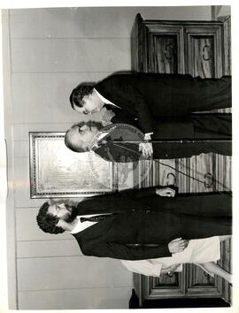 Posse de Dante de Oliveira no Ministerio da Reforma e Desenvolvimento Agrário (Distrito Federal (Brasil), 29 mai. 1985) [fotografia] / Fotógrafo(a) : Leandro Abreu. -- Ref.: BR-SPMST_MST-SN-CIN_AMP_000645-003647-ARV.