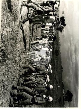 Despejo com repressão Fazenda Ribeirão dos Bugres (Getulina-SP, [sem data]) [fotografia] / Fotógrafo(a) : Douglas Mansur ; Januário F. da Silva. -- Ref.: BR-SPMST_MST-SN-CIN_AMP_001804-013013-VPP.
