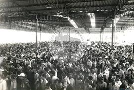 Concentração de 12 mil lavradores pela Reforma Agrária (Registro-SP, 25 ago. 1985) [fotografia] / Fotógrafo(a) : Regina Vilela. -- Ref.: BR-SPMST_MST-SN-CIN_AMP_000361-001739-AMT.