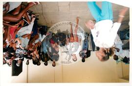 Semana Nacional de Cultura Brasileira e Reforma Agrária (Rio de Janeiro-RJ, 18 mar. 2002) [fotografia] / Fotógrafo(a) : João Laet. -- Ref.: BR-SPMST_MST-SN-CIN_AMP_001818-013513-NDT.