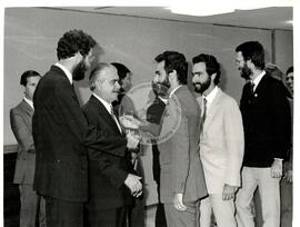 Posse de Dante de Oliveira no Ministerio da Reforma e Desenvolvimento Agrário (Distrito Federal (Brasil), 29 mai. 1985) [fotografia] / Fotógrafo(a) : Leandro Abreu. -- Ref.: BR-SPMST_MST-SN-CIN_AMP_000645-003650-ARV.