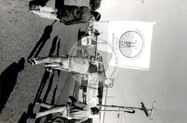 Manifestação contra a barragem de "Machadinha" (Erechim-RS, 25 jul. 1988) [fotografia] / Fotógrafo(a) : Douglas Mansur. -- Ref.: BR-SPMST_MST-SN-CIN_AMP_000457-002678-AMT.