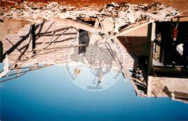 Centro de armazenamento destruído (Paraná, [sem data]) [fotografia] / Fotógrafo(a) : Antônio Lazaretti. -- Ref.: BR-SPMST_MST-SN-CIN_AMP_001776-012918-VPP.