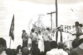 Caminhada pala Reforma Agrária (Presidente Prudente-SP, 24 jul. 1993) [fotografia] / Fotógrafo(a) : Ademir Castelani ; Bernardo Fernandes ; Fabiana Ferrarini. -- Ref.: BR-SPMST_MST-SN-CIN_AMP_001422-011477-MAC.