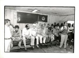 Reunião dos Sem Terra com parlamentares e personalidades (São Paulo-SP, 02 fev. 1996) [fotografia] / Fotógrafo(a) : André Villaron. -- Ref.: BR-SPMST_MST-SN-CIN_AMP_000671-003811-ARV.
